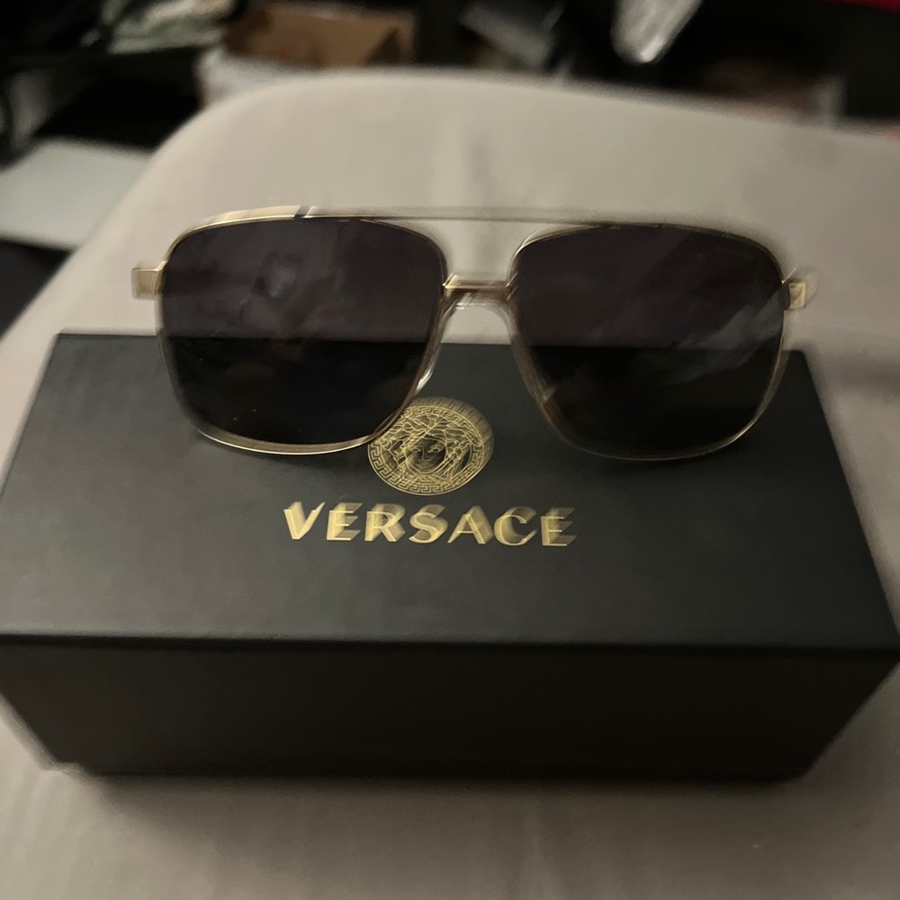 Versace polarized unisex sunglasses.
